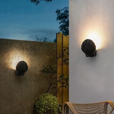 Black scallop wall lamp